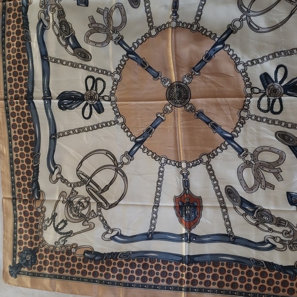 R-2155- Scarf Women's 100 % Polyester Blue Cream, Light Gray NWT - Picture 4 of 8